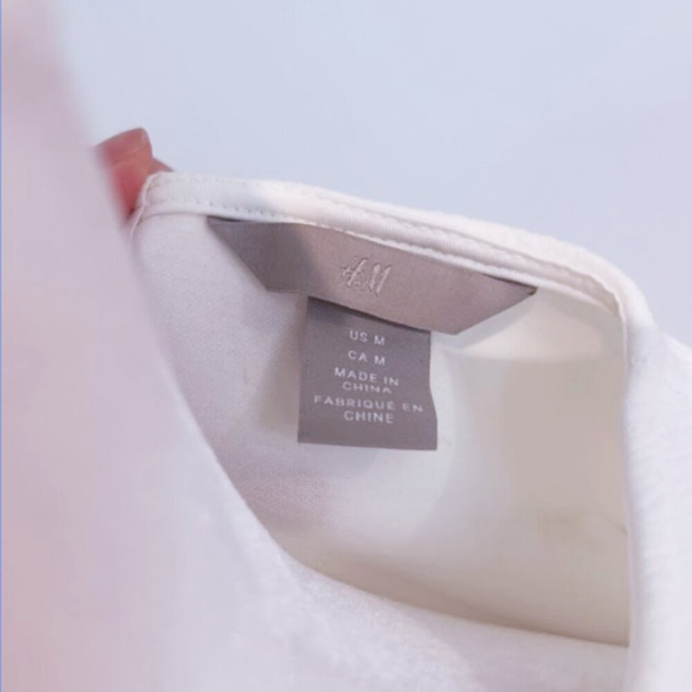 H&M Sleeveless Knee Length White Dress with Embroidery Details - Picture 2 of 3